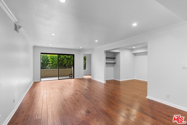 5009 Woodman Avenue, 310 photo 3