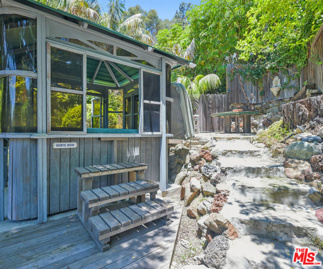 2228 Vista Del Mar Place, Los Angeles CA: https://media.crmls.org/mediaz/26cde3a1-ff1d-4e27-8219-8e0355b7e43f.jpg