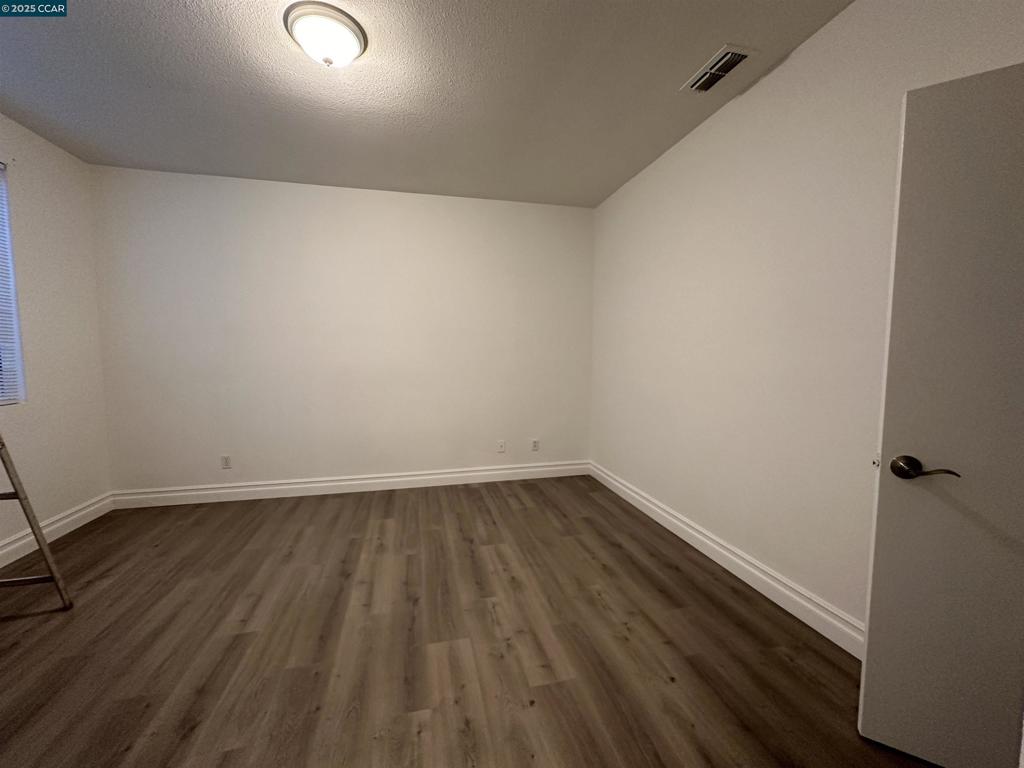 https://media.crmls.org/mediaz/26ce769d-011c-4358-81a9-1ab6beda8d01.jpg?preset=X-Large