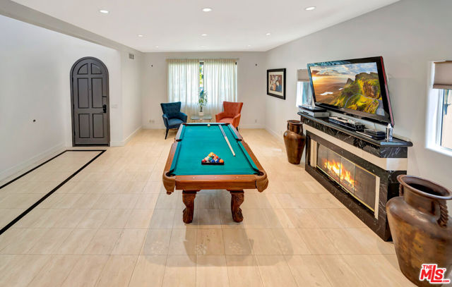 14916 Hesby Street, Sherman Oaks CA: https://media.crmls.org/mediaz/26ceedf2-9caa-4861-b6c2-4e1a5c0075f5.jpg
