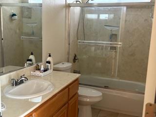 32425 Pacific Grove Way, Union City CA: https://media.crmls.org/mediaz/26cf107a-1f94-4165-8869-4506a58c60f4.jpg