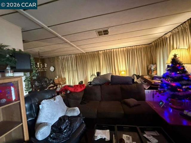 28227 Murcia St, Hayward CA: https://media.crmls.org/mediaz/26d0928a-a2f4-478a-aa07-c65da9c55d77.jpg