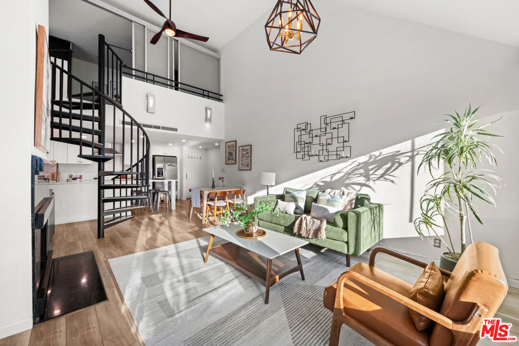 950 N Kings Road #342