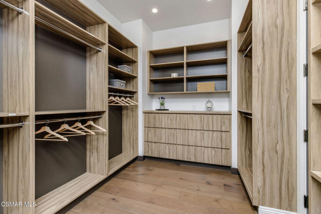 829 Flower Avenue, Venice CA: https://media.crmls.org/mediaz/26d1050b-ddb7-4e8b-afc1-4007158e9fa8.jpg