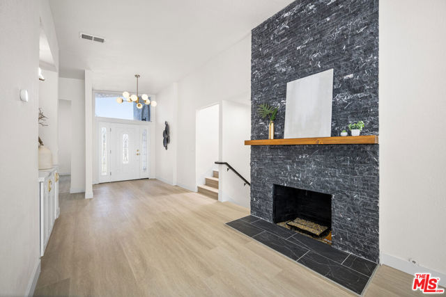2733 Grand Summit Road, Torrance CA: https://media.crmls.org/mediaz/26d1e1f6-cbdc-4545-9e65-1f2da33c1f31.jpg