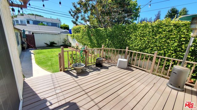 3461 Redwood Avenue, Los Angeles CA: https://media.crmls.org/mediaz/26d2d466-c974-4d2f-86cd-283185fc7ec1.jpg