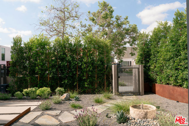 6671 Colgate Avenue, Los Angeles CA: https://media.crmls.org/mediaz/26d2d7fd-3d36-494f-9dee-1bdbabcaab32.jpg