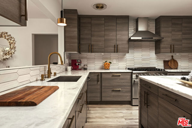 4430 Natoma Avenue, Woodland Hills CA: https://media.crmls.org/mediaz/26d3127e-db33-4592-87bf-b611180d6422.jpg
