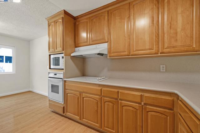 16651 Selby Dr, San Leandro CA: https://media.crmls.org/mediaz/26d33f80-d8b4-4cef-b451-d142551998bc.jpg