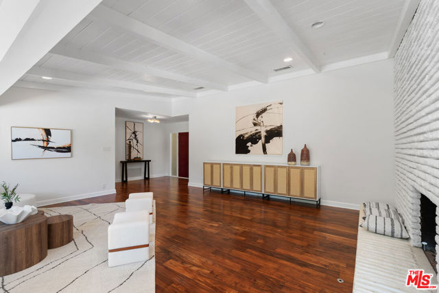 4450 Coronet Drive, Encino CA: https://media.crmls.org/mediaz/26d38a72-89fa-4931-bda5-46b865d33537.jpg