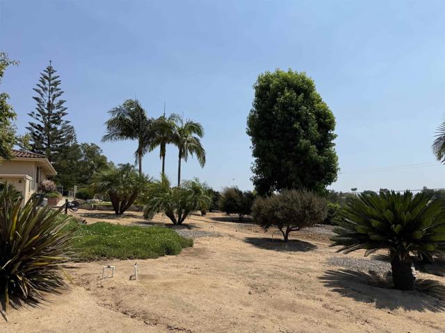 1326 Sunset Grove Road, Fallbrook CA: https://media.crmls.org/mediaz/26d3c3b5-eee5-422d-b332-78e845da9fd4.jpg