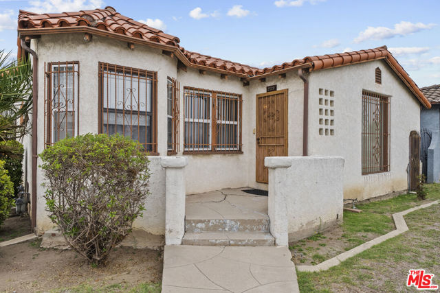 2729 W 79th Street, Inglewood CA: https://media.crmls.org/mediaz/26d439e4-d8aa-4a9f-bb86-f9f4864cbbae.jpg