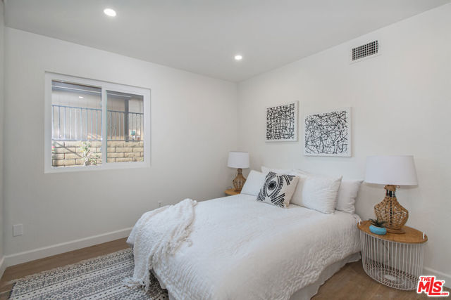 2593 Sunnydale Drive, Duarte CA: https://media.crmls.org/mediaz/26d4667e-83a8-417b-8d50-dd80027eb800.jpg