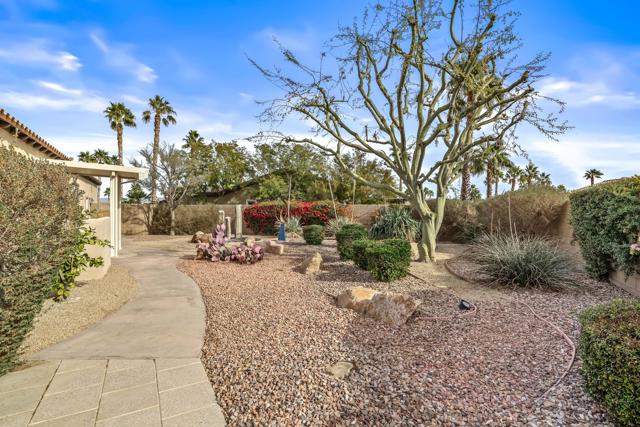 60612 Lace Leaf Court, La Quinta CA: https://media.crmls.org/mediaz/26d4b882-2dbf-4d4c-91d0-b02c1d784201.jpg