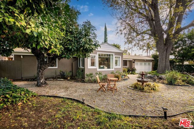 4538 Lemp Avenue, Studio City CA: https://media.crmls.org/mediaz/26d54ef6-11a5-401b-b03a-7a74d2db07bd.jpg