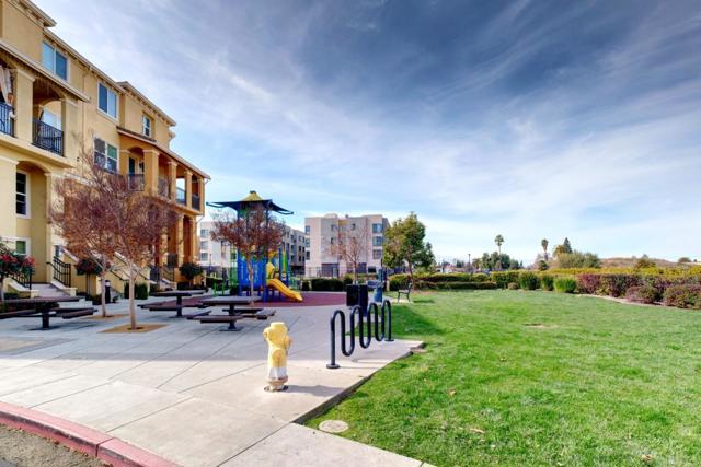 1688 Lee Way, Milpitas CA: https://media.crmls.org/mediaz/26d562c6-7d9f-40c8-9c15-790c76a9ebca.jpg