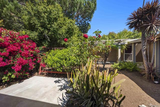 3527 Mississippi St, San Diego CA: https://media.crmls.org/mediaz/26d67526-8e89-46c5-b42d-ce265ed51ba8.jpg