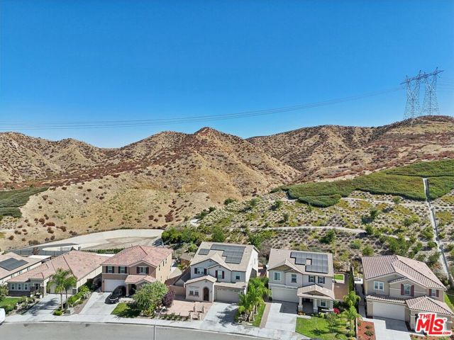 19317 Bension Drive, Santa Clarita CA: https://media.crmls.org/mediaz/26d6e4e4-0897-49a1-a88c-f75f3b676026.jpg