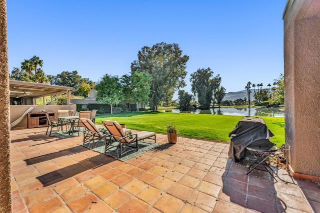 511 Desert West Drive, Rancho Mirage CA: https://media.crmls.org/mediaz/26d70f8b-ce4d-4639-8a87-bfd6168dcbee.jpg