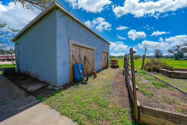 2156 Montecito Road, Ramona CA: https://media.crmls.org/mediaz/26d731fe-b78b-4a37-b994-ffa4dc6806b3.jpg