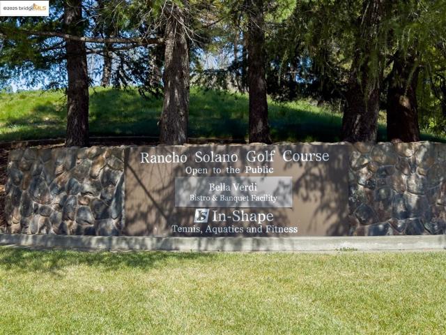 3266 Congressional Cir, Fairfield CA: https://media.crmls.org/mediaz/26d74796-54fa-477e-9da6-d7ba28a57c5b.jpg