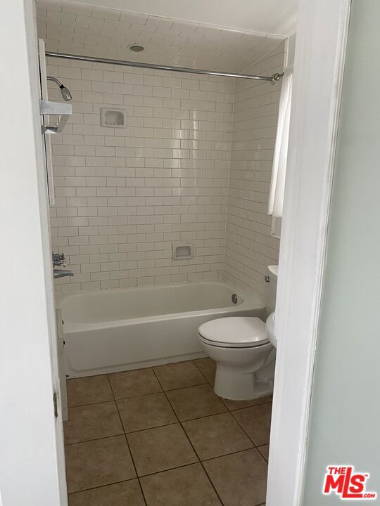 6640 Leland Way, Los Angeles CA: https://media.crmls.org/mediaz/26d76d26-ac68-408f-aa58-eb4d304ca167.jpg