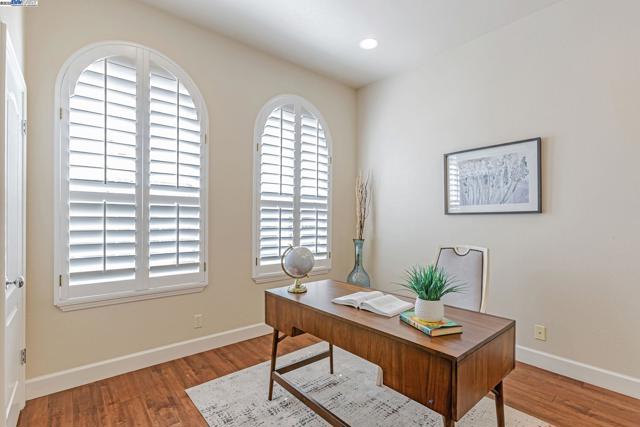 Image 17 of 51 For 9542 Velvet Leaf Cir