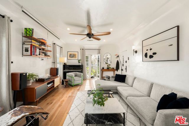 500 N Genesee Avenue, Los Angeles CA: https://media.crmls.org/mediaz/26d7abaa-88b2-40be-928c-6d939597dbc0.jpg