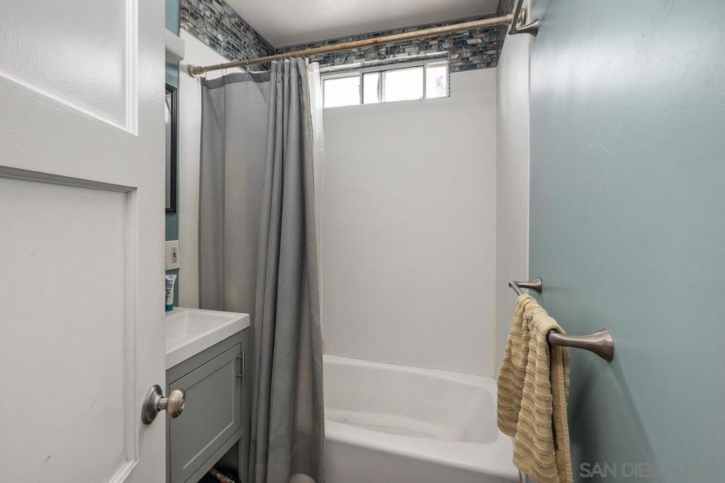 MLS #250035908SD img 12