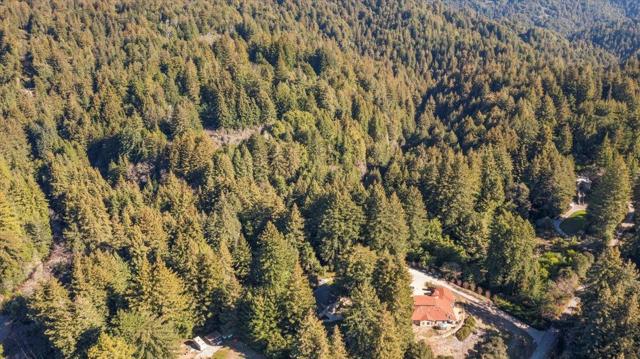 17 Bella Vista Lane, Gilroy CA: https://media.crmls.org/mediaz/26d8200d-988c-472f-82df-24175c00ea98.jpg