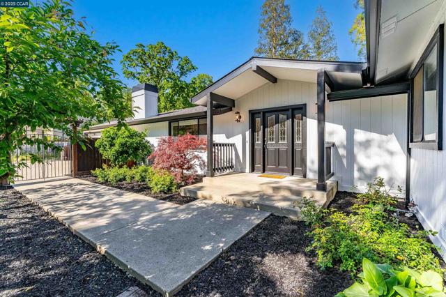 2424 San Miguel Dr, Walnut Creek CA: https://media.crmls.org/mediaz/26d8affa-0ec7-4394-baed-5141d78061f8.jpg
