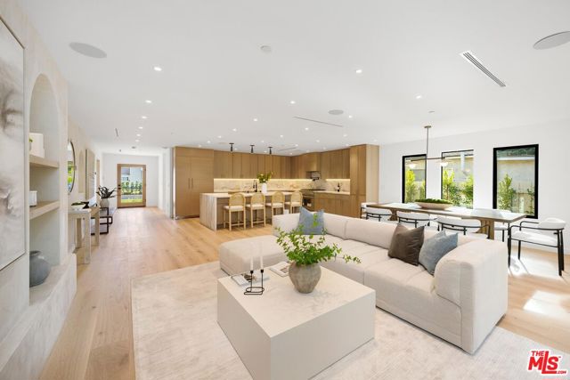 4627 Sunnyslope Avenue, Sherman Oaks CA: https://media.crmls.org/mediaz/26d8e4af-3fb6-4b4d-9081-987ad3f9dbec.jpg