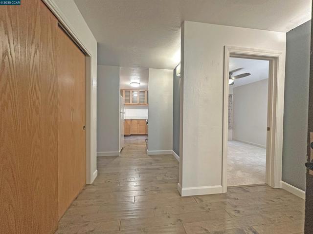 401 Monte Vista Ave, Oakland CA: https://media.crmls.org/mediaz/26d9e0ba-f4a3-48b8-a351-12afd5a55264.jpg
