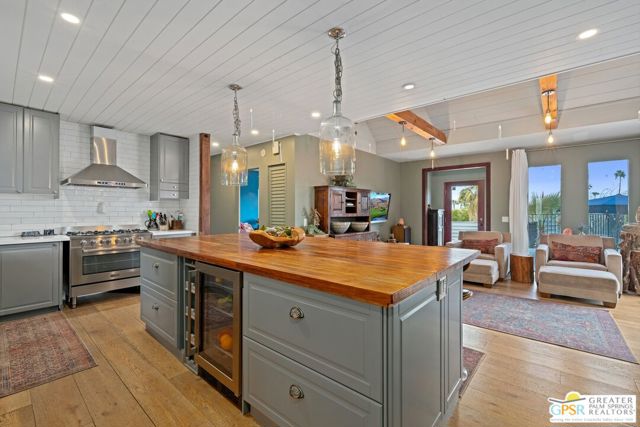 38613 Paradise Way, Cathedral City CA: https://media.crmls.org/mediaz/26da2770-d6b8-4ebc-9e51-73e7699a865a.jpg