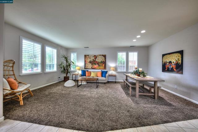 2927 Carlingford Ln, Vallejo CA: https://media.crmls.org/mediaz/26daa1c5-2c5c-4b80-a33b-f3d29e9cc19a.jpg
