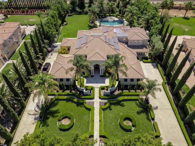 8324 Waterwell Way, Tracy CA: https://media.crmls.org/mediaz/26dc5971-09fa-4c20-a734-645e4176aa1a.jpg