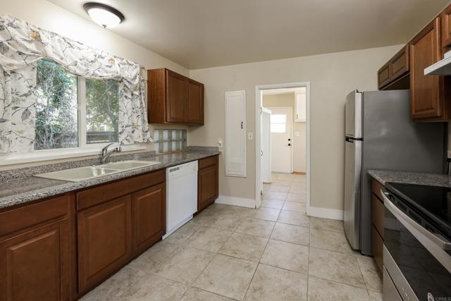 4662 4664 Bancroft, San Diego CA: https://media.crmls.org/mediaz/26dc60de-0a29-4034-817d-df55bf803cb2.jpg
