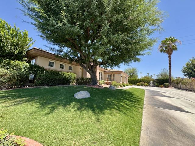 34 Calle La Reina, Rancho Mirage CA: https://media.crmls.org/mediaz/26dcaeaa-8aa7-4855-a046-05bff202d268.jpg