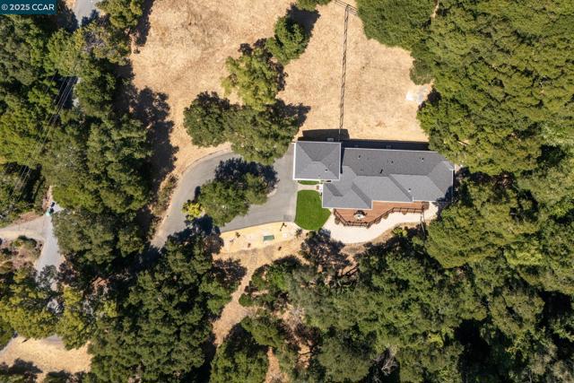 3981 Amyx Ct, Hayward CA: https://media.crmls.org/mediaz/26dcb7d5-c56a-4ec2-84e4-8b08450b6a9d.jpg