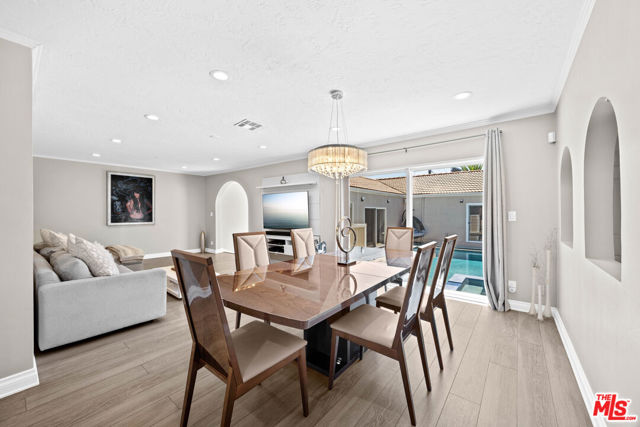 15042 Valleyheart Drive, Sherman Oaks CA: https://media.crmls.org/mediaz/26dcc8b6-8491-4236-b61b-b7152b3fe804.jpg