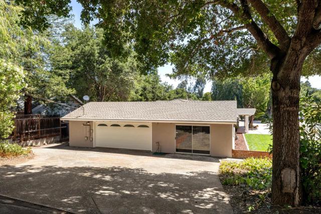 880 Moana Court, Palo Alto CA: https://media.crmls.org/mediaz/26dce9d4-570e-4685-bed3-4dec3d4a1112.jpg