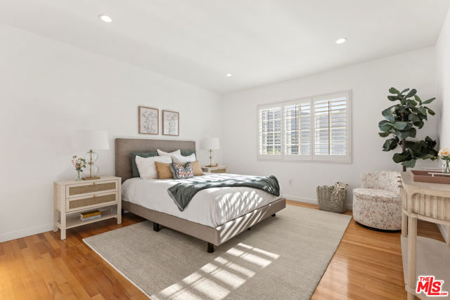 16979 Encino Hills Drive, Encino CA: https://media.crmls.org/mediaz/26dcf9aa-0582-4ac0-bcc8-36c467cd715b.jpg