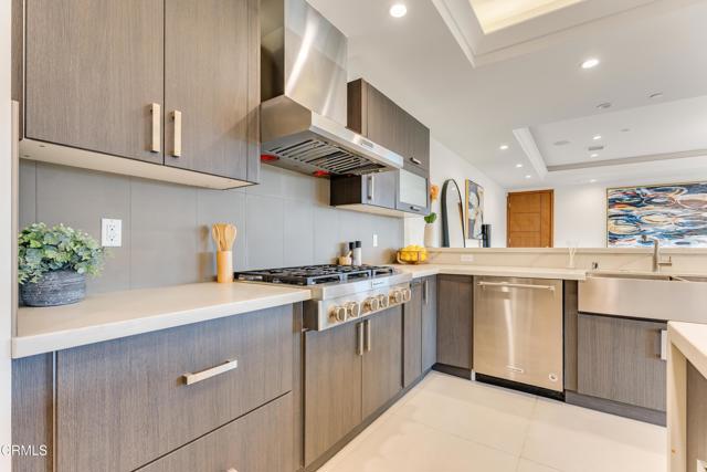 Detail Gallery Image 3 of 69 For 12480 Viewcrest Rd, Los Angeles,  CA 91604 - 5 Beds | 7 Baths