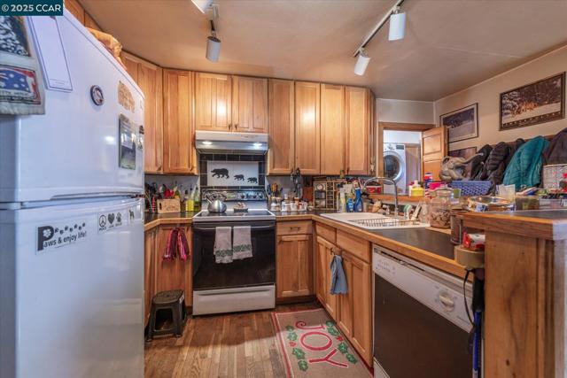 2201 Scott Peak Pl 49,  CA: https://media.crmls.org/mediaz/26dd1cd4-7b9f-42f4-b40d-d6e61cc0c0cb.jpg