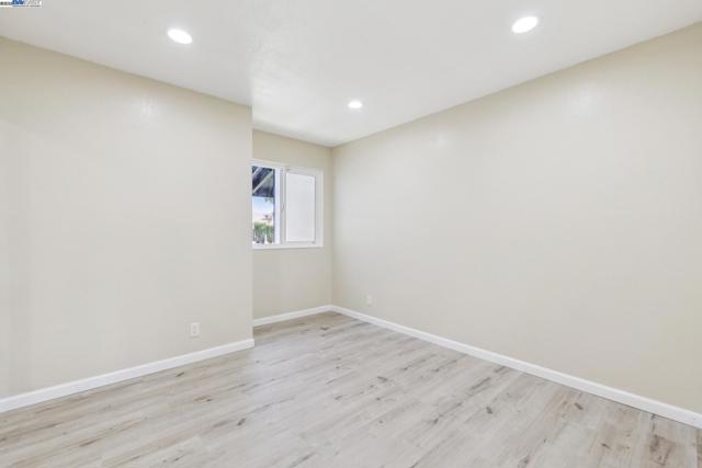 32555 Lake Bridgeport St, Fremont CA: https://media.crmls.org/mediaz/26dd6cd7-fef8-4279-adb5-b4924288451e.jpg