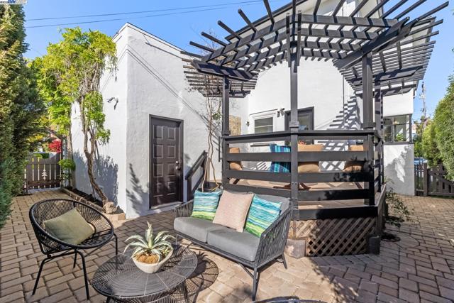 1630 Dayton Ave, Alameda CA: https://media.crmls.org/mediaz/26dd81b2-2753-4b39-90bf-9db47bf6bad6.jpg