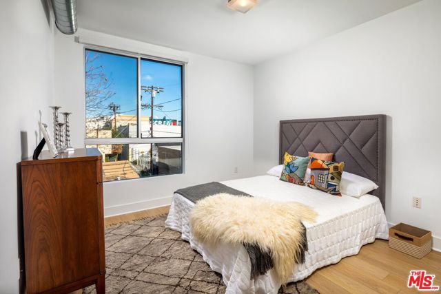 710 N El Centro Avenue, Los Angeles CA: https://media.crmls.org/mediaz/26de0104-4687-4afd-899f-b2033b8a8ec7.jpg