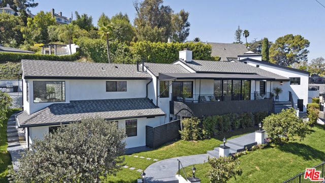 3712 Berry Drive, Studio City CA: https://media.crmls.org/mediaz/26de0e52-0951-436b-8e7e-413060868cde.jpg
