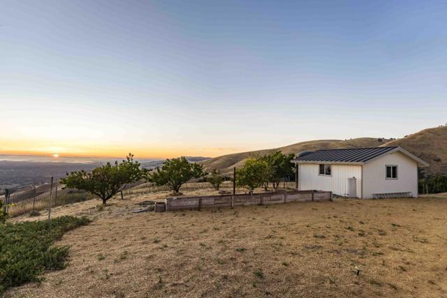 4024 Higuera Highland Lane, San Jose CA: https://media.crmls.org/mediaz/26de1213-16a6-4eb9-92f9-d80fc1ed377b.jpg