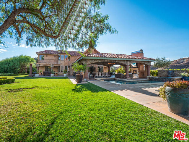 27023 Rolling Hills Avenue, Canyon Country CA: https://media.crmls.org/mediaz/26de9b7b-a0ae-4077-87e9-acceb6d0d391.jpg
